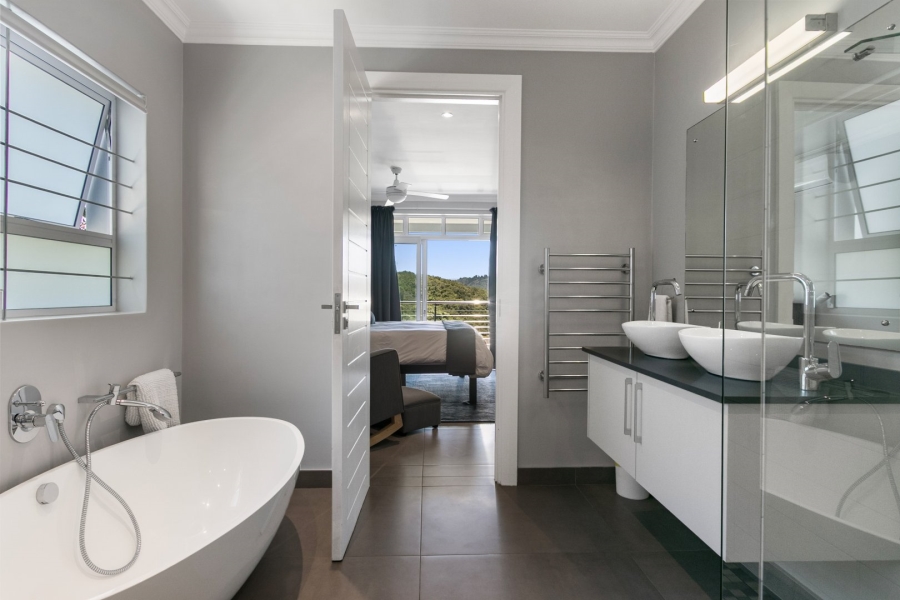 4 Bedroom Property for Sale in Kingfisher Creek Western Cape